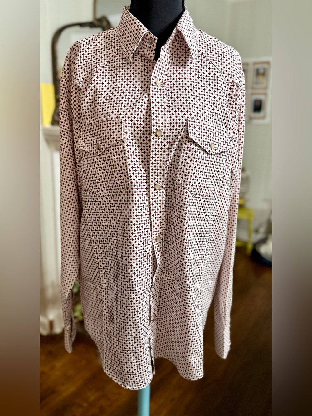 The American West Men's Long-Sleeve Pearl Snap White with Burgundy Pattern Sz Lg